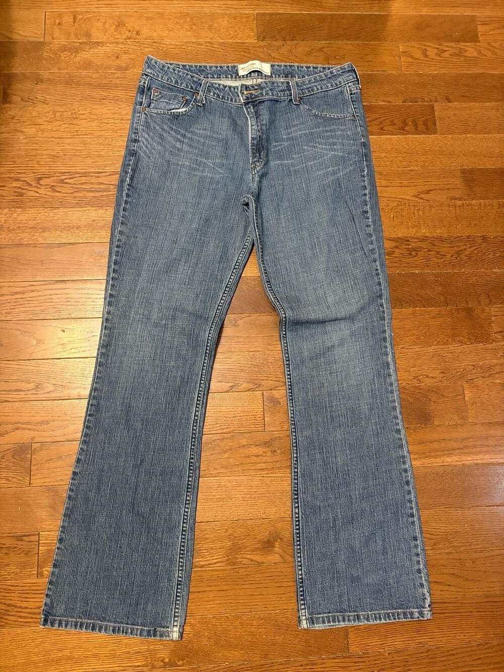 Levi's Signature Low Rise Bootcut Jeans ~ Medium Wash ~ Size Misses 16 M